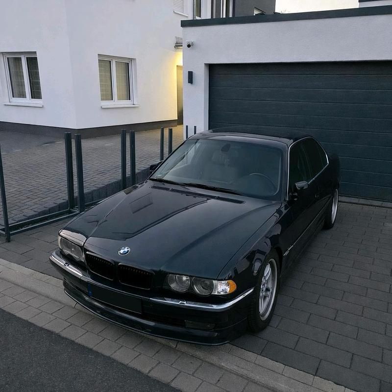 Second-hand BMW 740 Performance 286 CP (210 kW) 2000 Albastru Berlinǎ