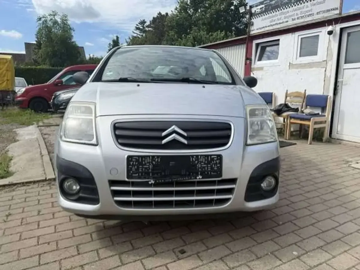 Gebraucht Citroën C2 Tonic 73 PS (53 kW) 2009 Lackierung aluminiumgrau/ Kleinwagen