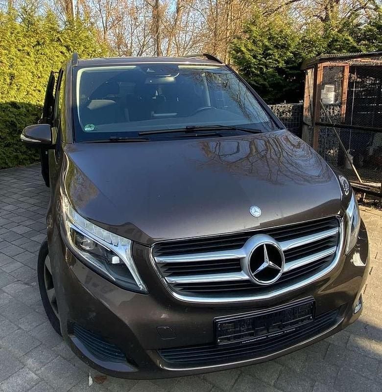 Gebraucht Mercedes V220 163 PS (119 kW) 2015 Braun Van / Kleinbus