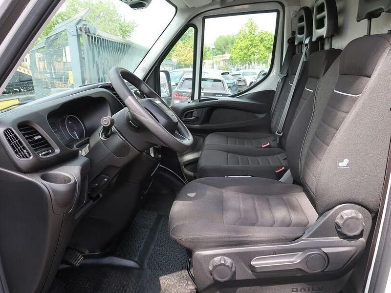 Weiß white ic 194 Gebraucht 2023 Iveco Daily Van | 33.890 € (Guter Preis) - Bild 1/1