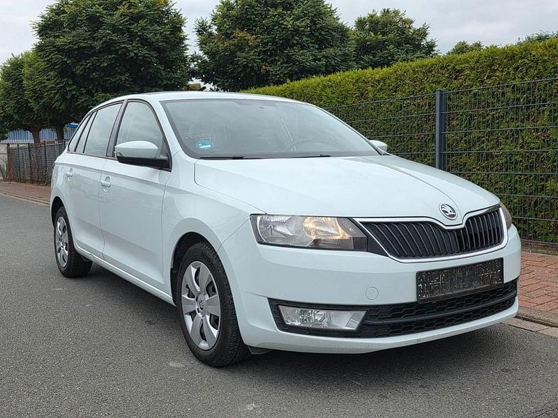 Weiß Gebraucht 2016 Skoda Rapid Style Limousine | 5.300 € (Superpreis) - Bild 1/4