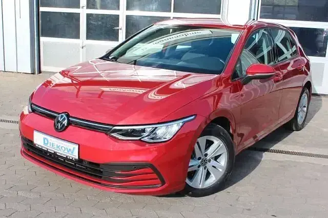 Gebraucht VW Golf VIII Life 110 PS (80 kW) 2023 Rot Limousine
