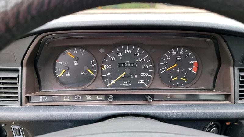 Gebraucht Mercedes 190 122 PS (89 kW) 1991 Rot Limousine