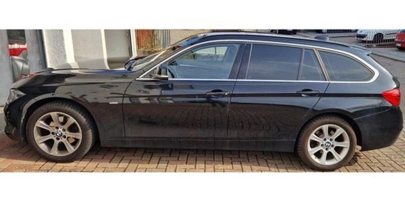 Gebraucht BMW 320 Luxury Line 190 PS (139 kW) 2018 Schwarz Kombi