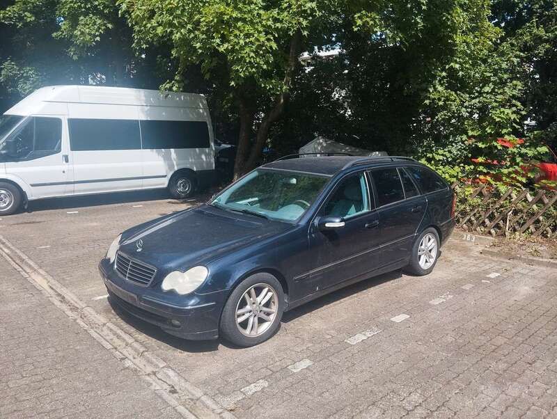 Blau Gebraucht 2004 Mercedes C200 Kombi | 900 € (Superpreis) - Bild 1/4