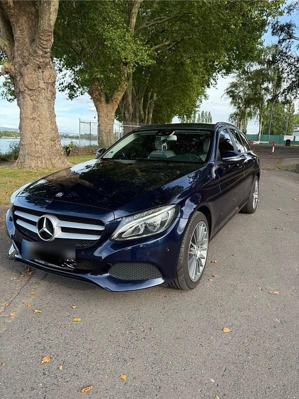 Blau Gebraucht 2016 Mercedes 220 Kombi | 17.500 € (Superpreis) - Bild 1/4