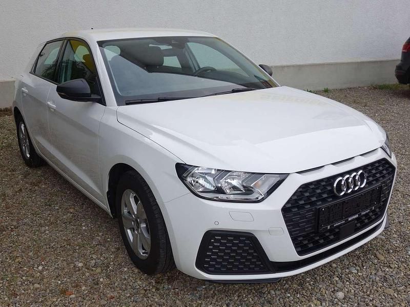 Cortinaweiss Gebraucht 2021 Audi A1 Basis Kleinwagen | 19.000 € (Guter Preis) - Bild 1/4