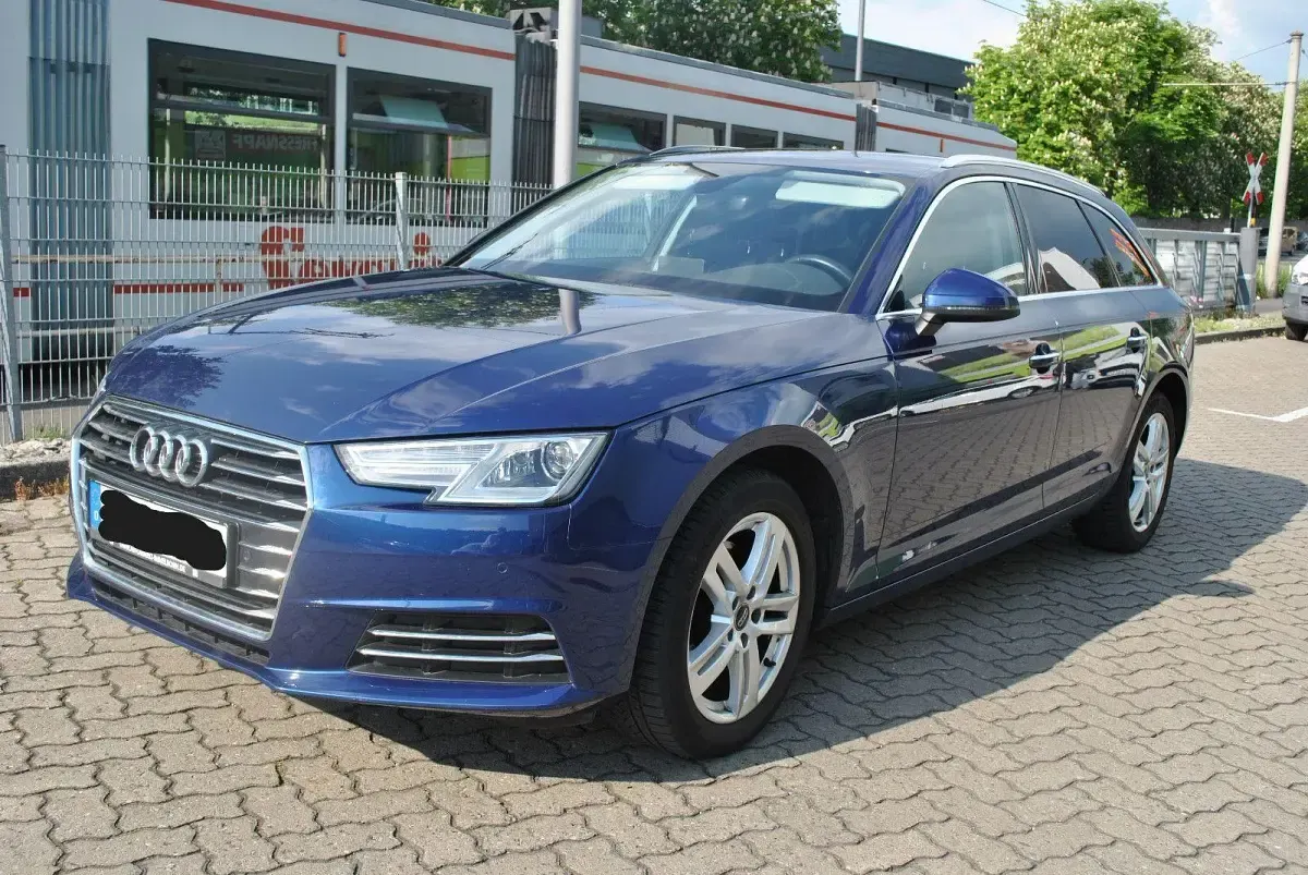 Gebraucht Audi A4 150 PS (110 kW) 2017 Blau Kombi