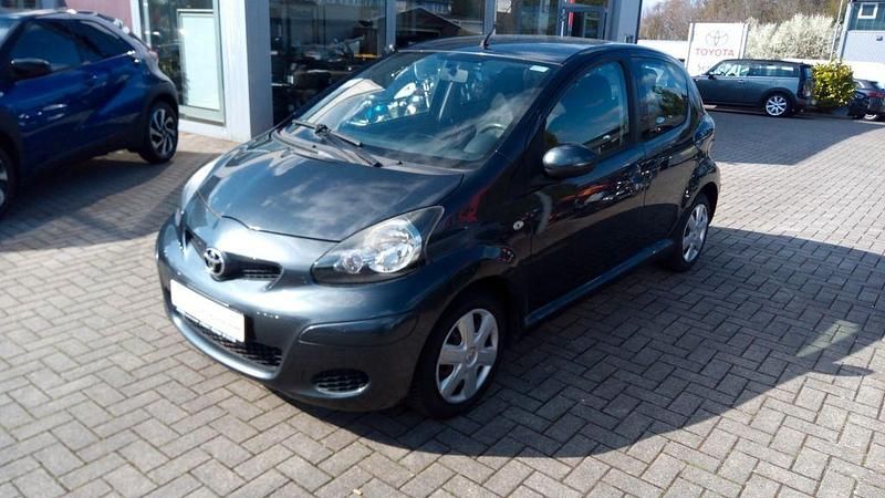 Gebraucht Toyota Aygo Cool 68 PS (50 kW) 2010 Grau Kleinwagen