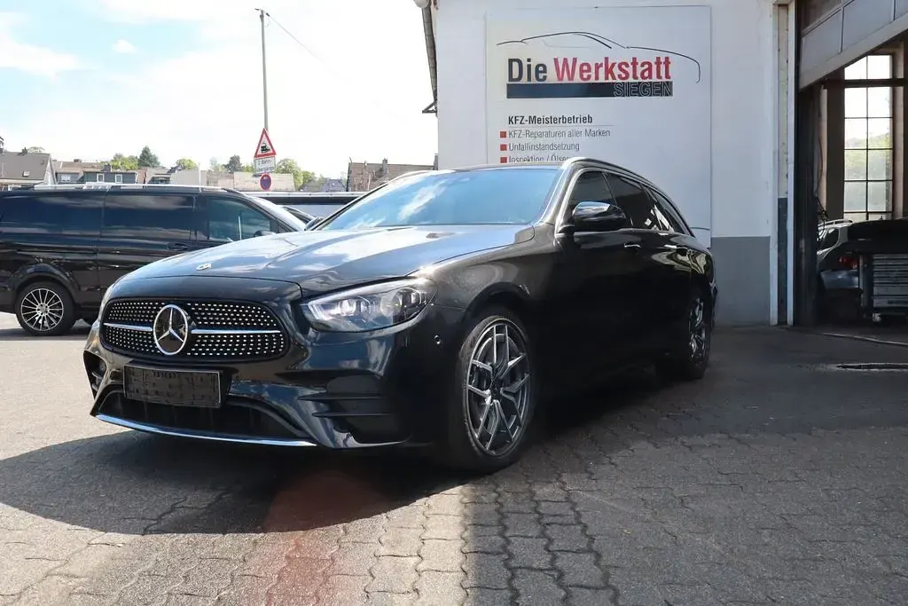 Second-hand Mercedes E300 265 CP (194 kW) 2023 Negru Break