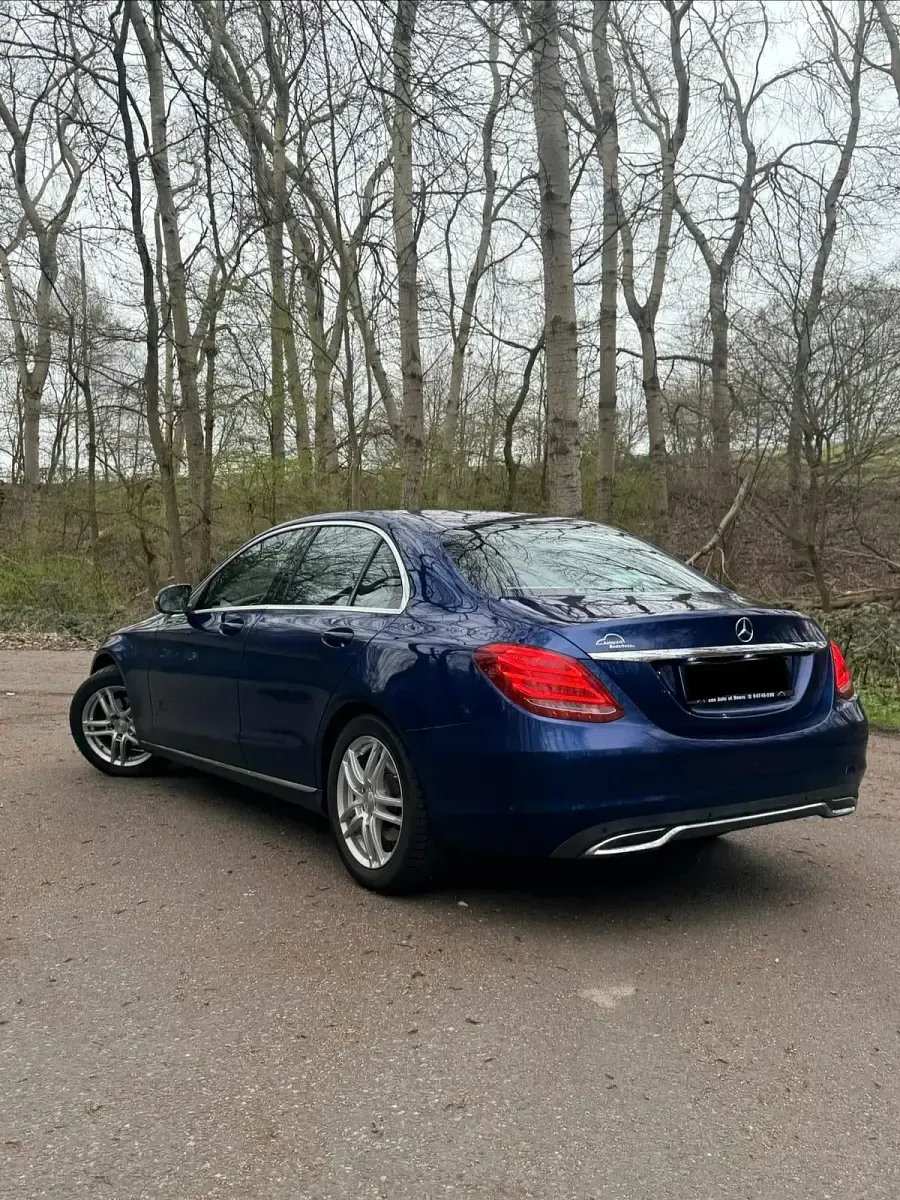 Gebraucht Mercedes C180 156 PS (114 kW) 2015 Blau Limousine