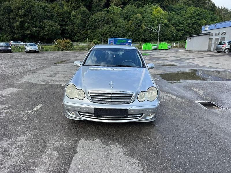 Silber Gebraucht 2004 Mercedes C200 Limousine | 2.499 € (Superpreis) - Bild 1/4