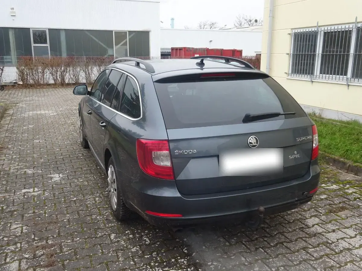 Gebraucht Skoda Superb Ambition 170 PS (125 kW) 2014 Grau Kombi
