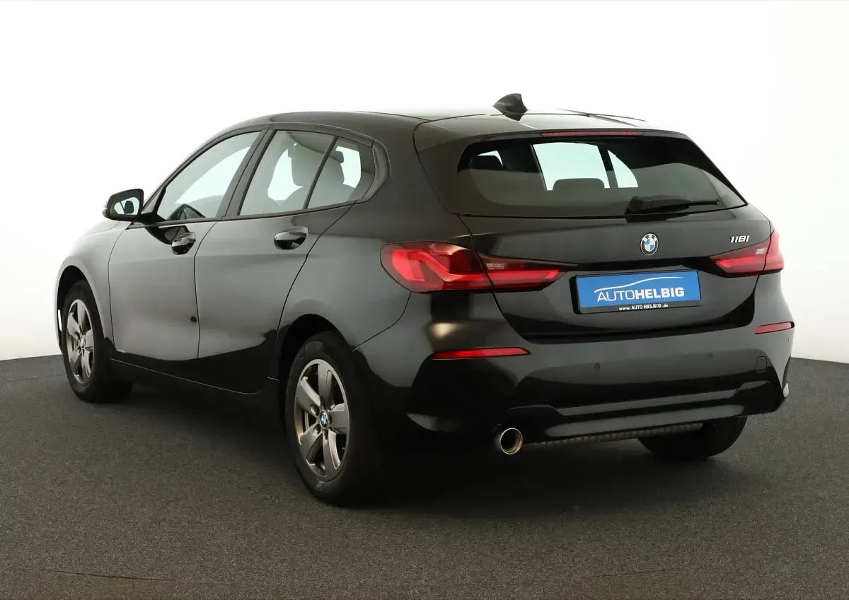 Gebraucht BMW 118 Advantage 136 PS (100 kW) 2023 Saphirschwarz metallic SUV