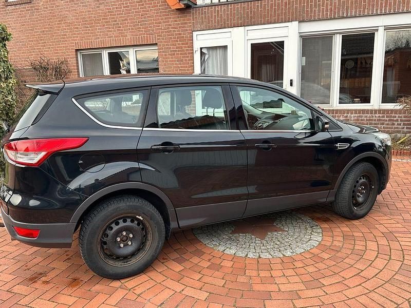 Second-hand Ford Kuga Titanium 179 CP (131 kW) 2015 Negru SUV