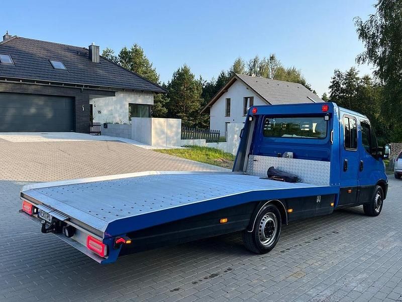 Gebraucht Iveco Daily 156 PS (114 kW) 2018 Blau Limousine