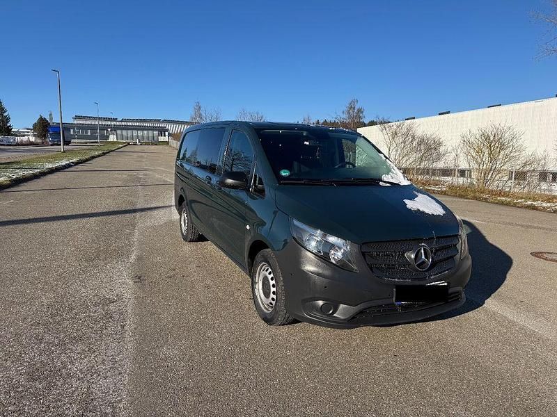 Grün Gebraucht 2021 Mercedes Vito Van / Kleinbus | 23.500 € (Guter Preis) - Bild 1/4