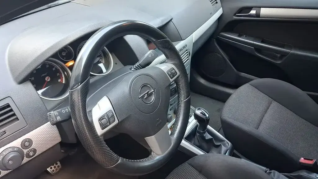 Gebraucht Opel Astra GTC OPC 140 PS (102 kW) 2010 Schwarz Limousine