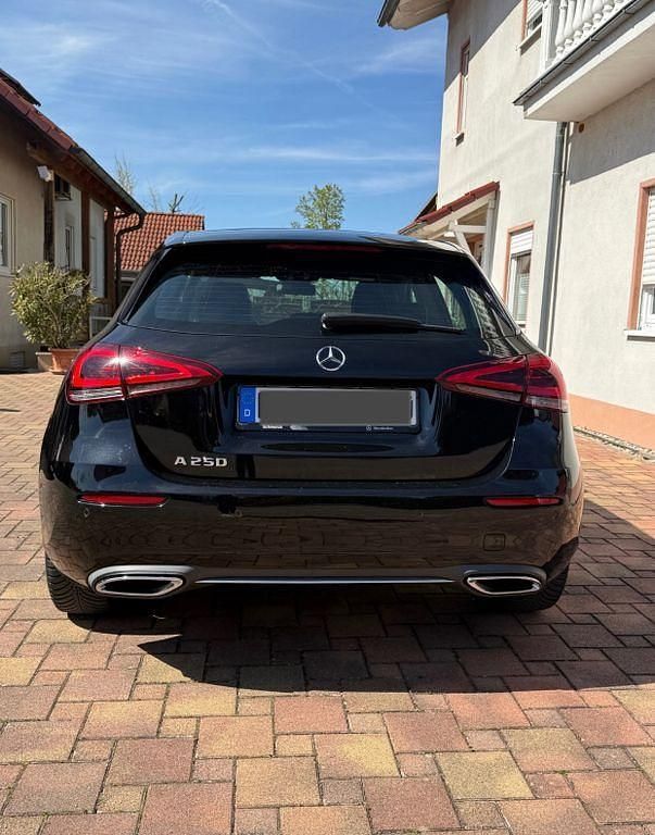 Gebraucht Mercedes A250 224 PS (164 kW) 2018 Schwarz Limousine