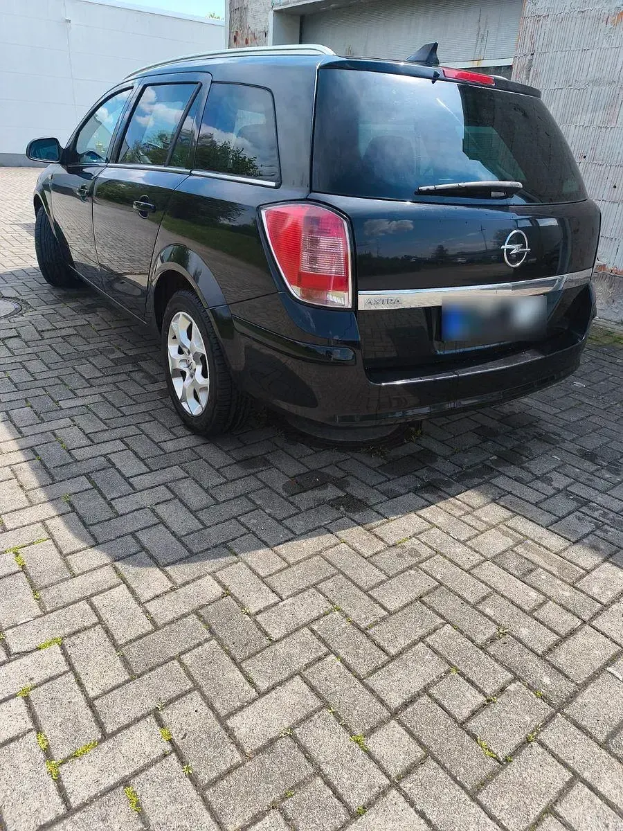 Używany Opel Astra Edition 116 KM (85 kW) 2010 Niebieski Kombi