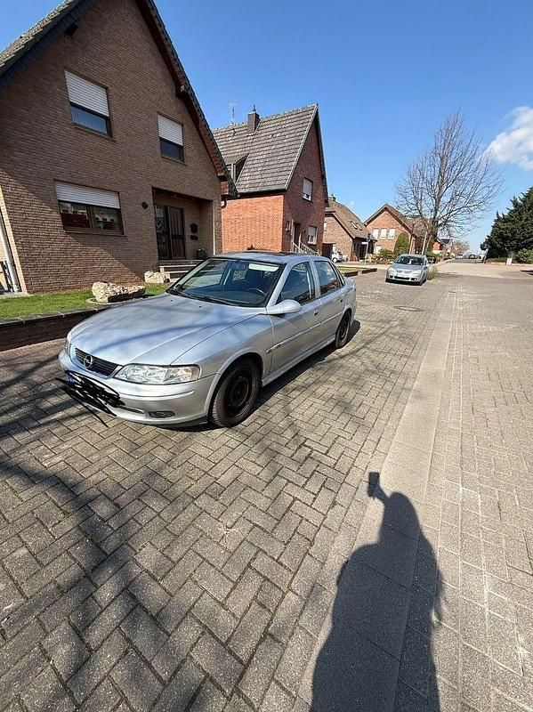 Gebraucht Opel Vectra 101 PS (74 kW) 2000 Silber Limousine