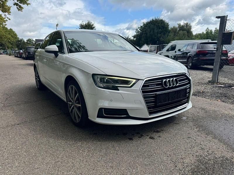 Weiß Gebraucht 2019 Audi A3 Design | 17.999 € (Guter Preis) - Bild 1/4