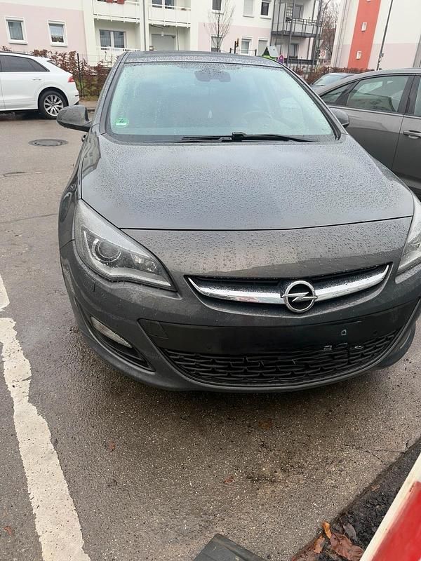 Grau Gebraucht 2015 Opel Astra Limousine | 5.999 € (Superpreis) - Bild 1/4