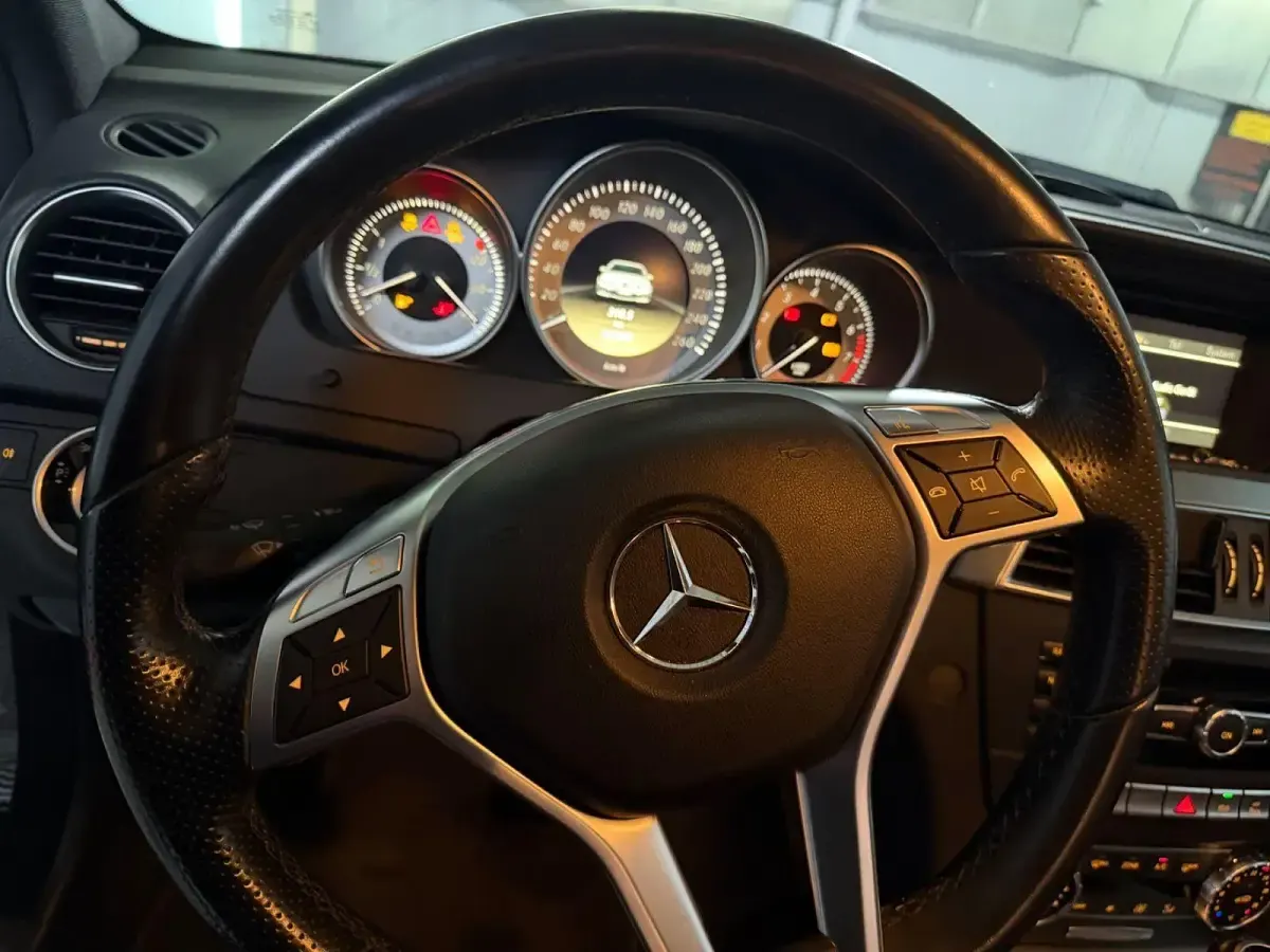 Gebraucht Mercedes C180 Avantgarde 156 PS (114 kW) 2012 Schwarz Limousine