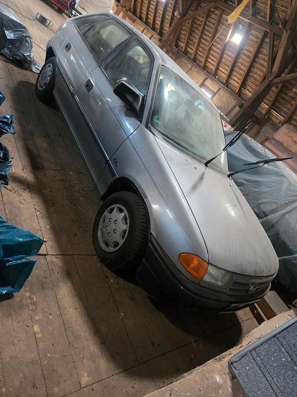 Gebraucht Opel Astra 75 PS (55 kW) 1993 Silber Kleinwagen