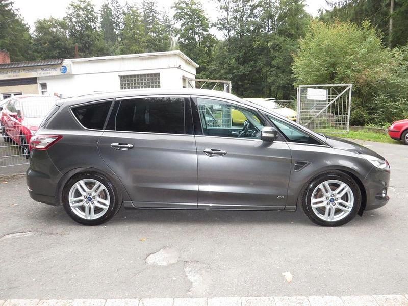 Gebraucht Ford S-MAX Titanium 179 PS (131 kW) 2016 Van / Kleinbus