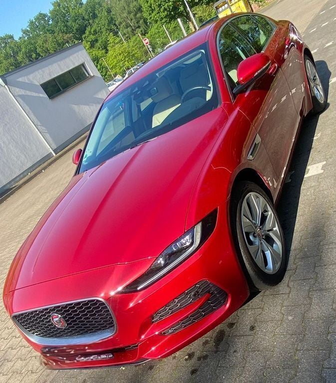 Rot Gebraucht 2020 Jaguar XE S Limousine | 28.000 € (Superpreis) - Bild 1/4