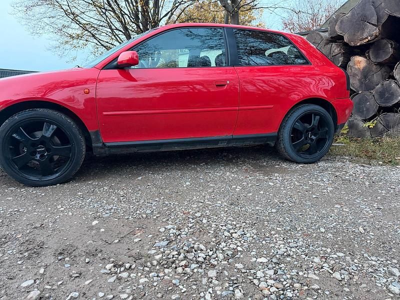 Gebraucht Audi A3 125 PS (91 kW) 1997 Rot Kleinwagen