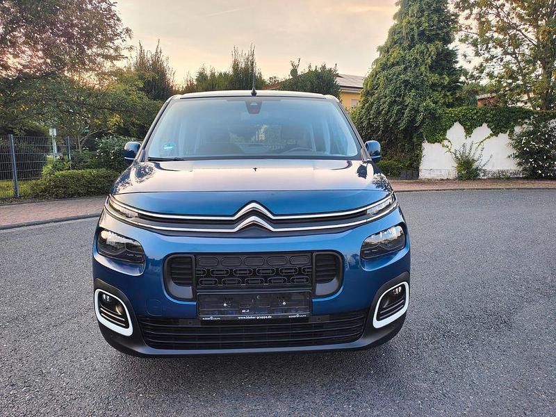 Blau Gebraucht 2021 Citroën Berlingo Feel Van / Kleinbus | 14.990 € (Fairer Preis) - Bild 1/4