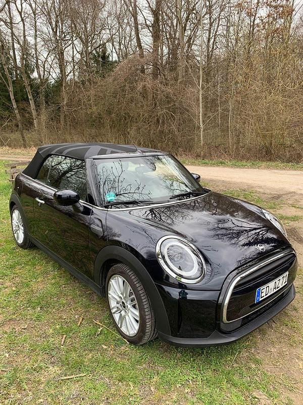 Używany Mini Cooper 136 KM (100 kW) 2024 Czarny Hatchback