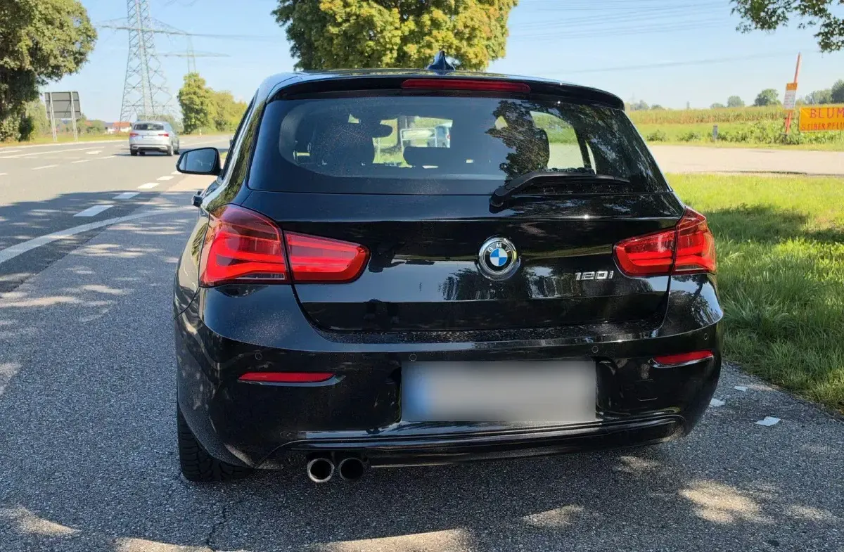 Gebraucht BMW 120 Sport Line 184 PS (135 kW) 2017 Schwarz Limousine