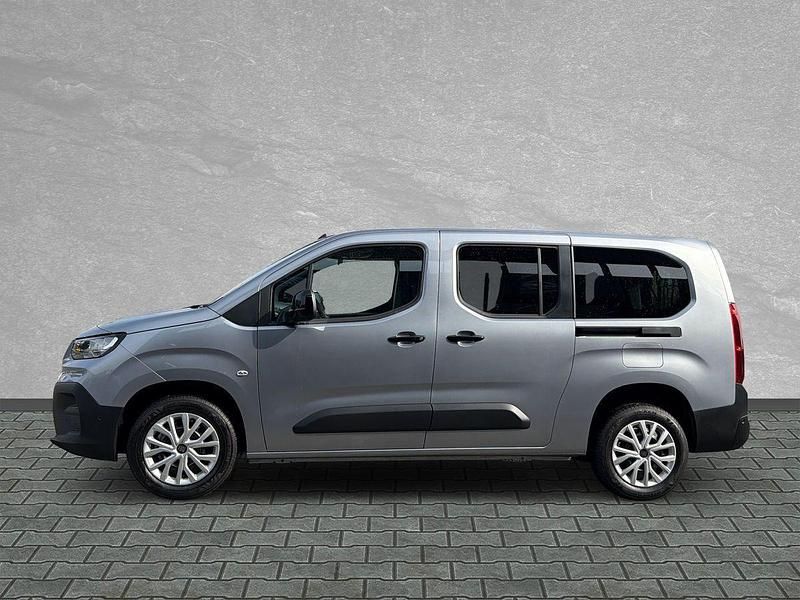 Neu Fiat Doblò 131 PS (96 kW) 2026 Maestro grau Van / Kleinbus