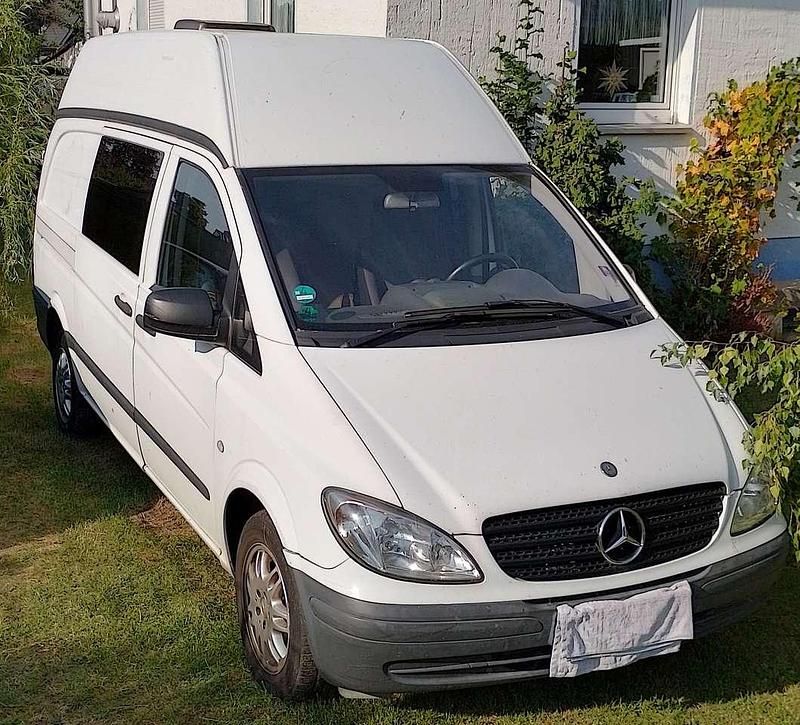 Weiß Gebraucht 2009 Mercedes Vito Van / Kleinbus | 7.500 € (Etwas zu teuer) - Bild 1/4