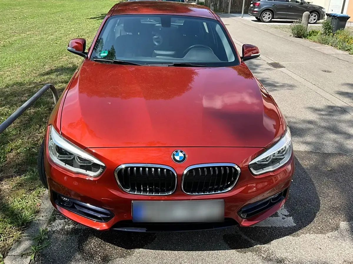 Gebraucht BMW 118 Sport Line 136 PS (100 kW) 2019 Orange Limousine