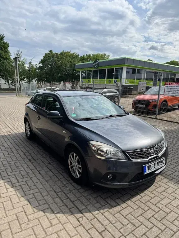 Gebraucht Kia ProCeed Edition 7 125 PS (91 kW) 2013 Grau Kleinwagen
