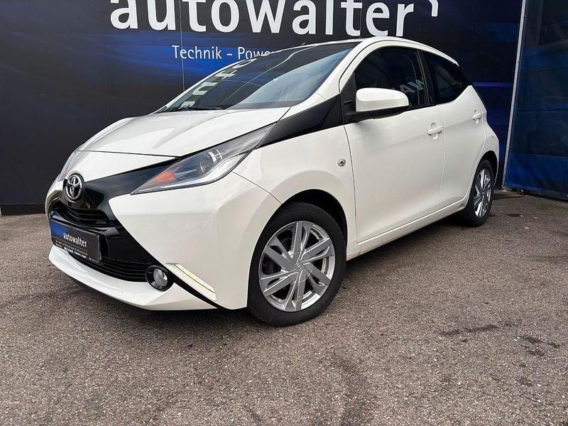 Gebraucht Toyota Aygo X-play 69 PS (50 kW) 2018 Weiß Kleinwagen