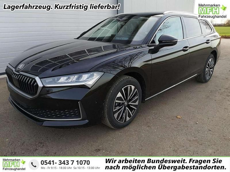 Ebonyschwarz metallic Neu 2025 Skoda Superb Selection Kombi | 43.890 € (Superpreis) - Bild 1/4