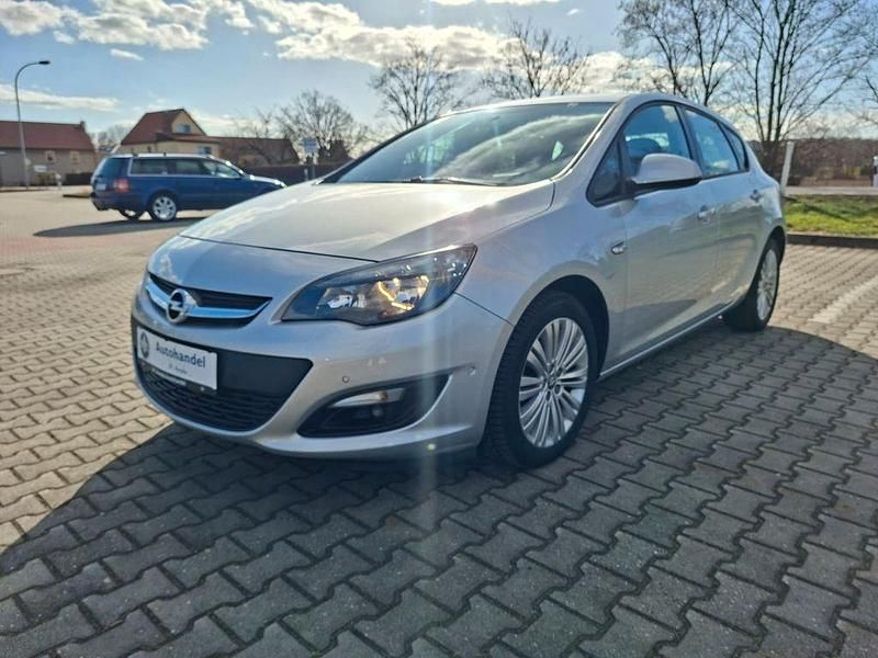 Gebraucht Opel Astra Selection 116 PS (85 kW) 2015 Silber Limousine
