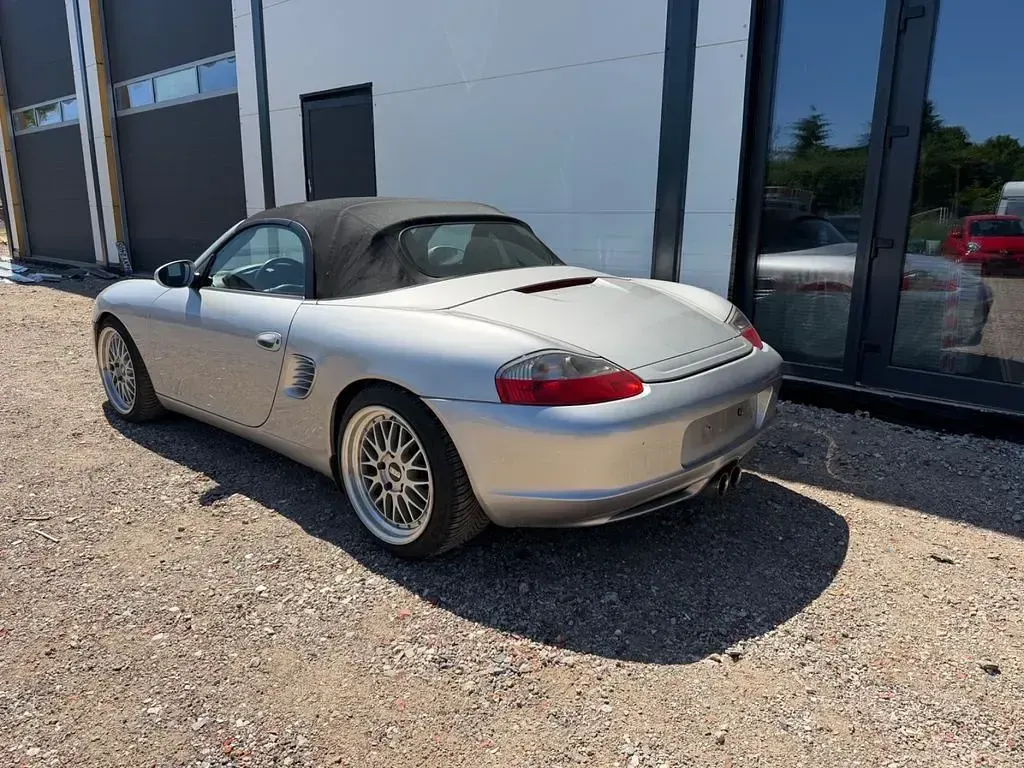 Begagnad Porsche Boxster 228 HK (167 kW) 2003 Silver Cab