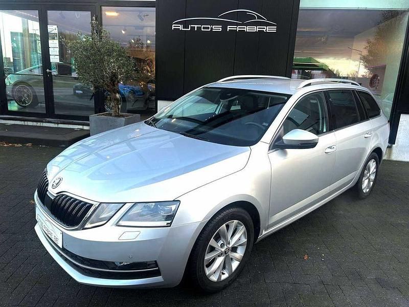Silber Gebraucht 2019 Skoda Octavia Style Limousine | 14.999 € (Superpreis) - Bild 1/4