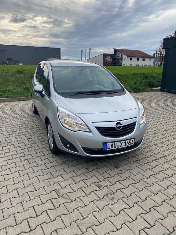 Grau Gebraucht 2010 Opel Meriva Van / Kleinbus | 3.500 € (Fairer Preis) - Bild 1/4