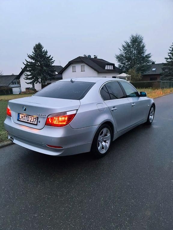 Gebraucht BMW 525 192 PS (141 kW) 2004 Silber Limousine