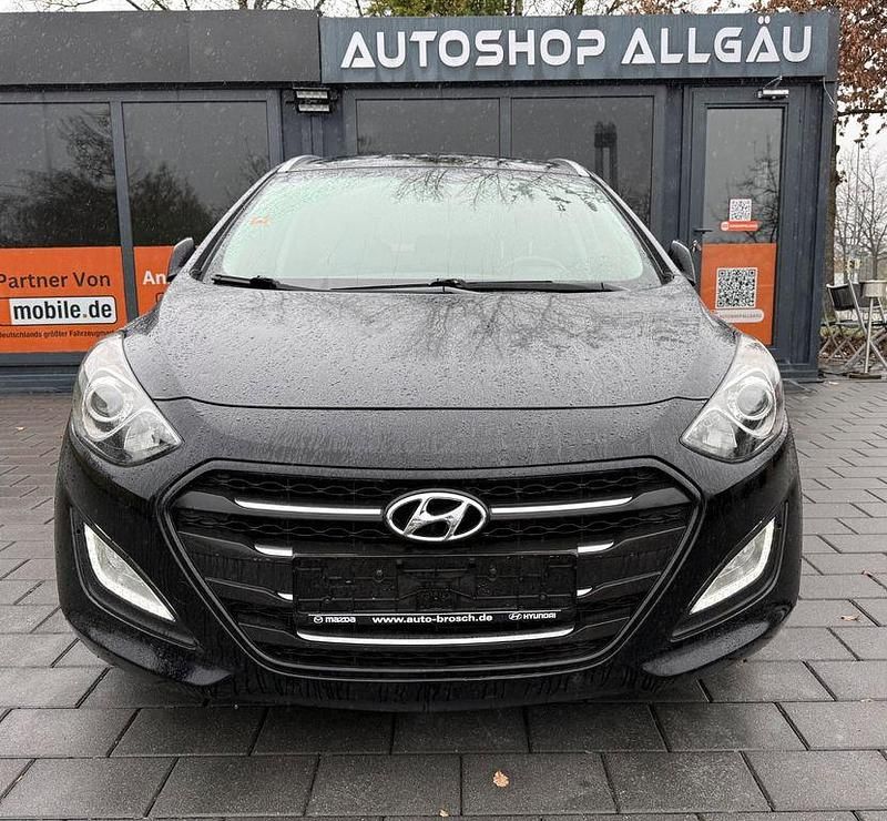 Gebraucht Hyundai i30 Trend 101 PS (74 kW) 2017 Schwarz Kombi