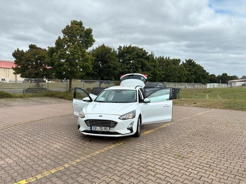 Weiß Gebraucht 2019 Ford Focus Titanium Kombi | 10.999 € (Guter Preis) - Bild 1/4