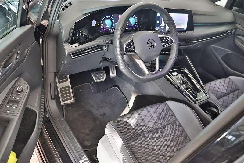 Gebraucht VW Golf VIII R-line 131 PS (96 kW) 2024 Schwarz Kombi
