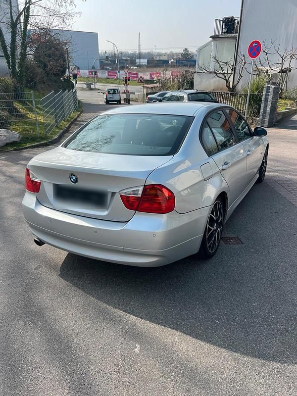 Gebraucht BMW 320 170 PS (125 kW) 2008 Silber Limousine
